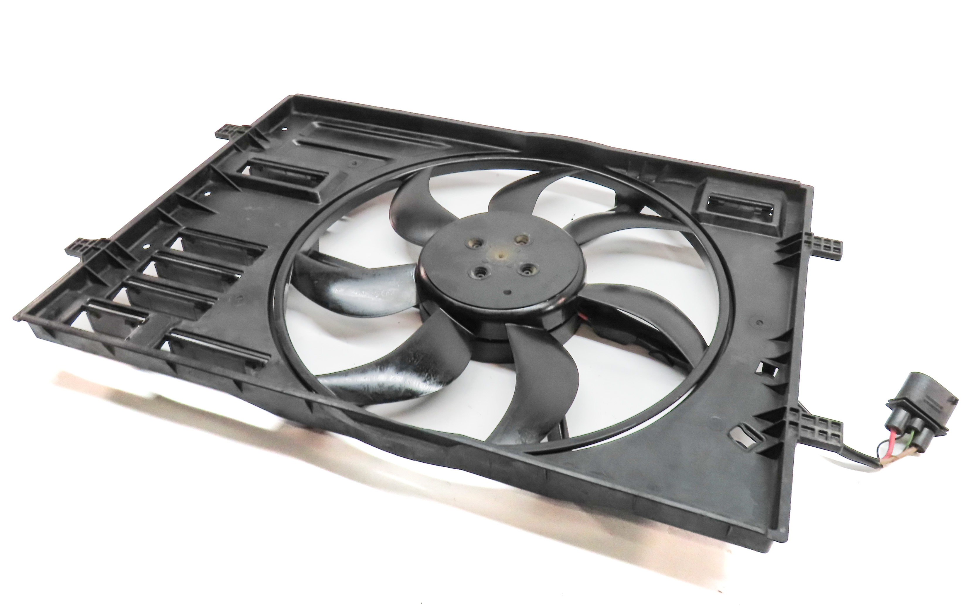 2017-2019 AUDI A3 (8V) 2.0L TURBO ENGINE RADIATOR COOLING FAN BLADE w/ MOTOR — exact item pictured